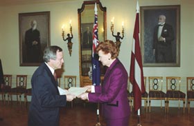 AUS1.JPG (20774 bytes)