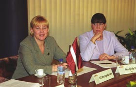 S03.JPG (20093 bytes)