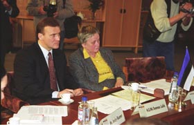 S04.JPG (22477 bytes)