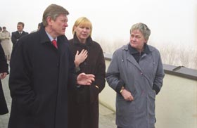 S06.JPG (16273 bytes)