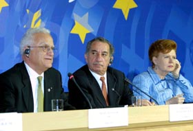 A02.JPG (21705 bytes)