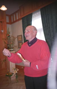 R4.JPG (14197 bytes)