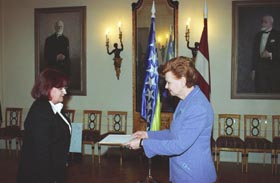 V1.JPG (19797 bytes)