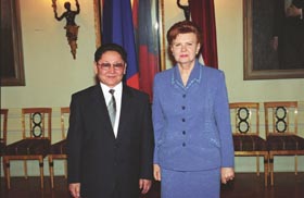 V4.JPG (19330 bytes)