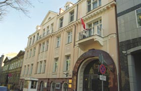 V03.JPG (21613 bytes)