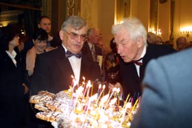 ZIEDONIS3.JPG (21911 bytes)