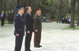 K2.JPG (20274 bytes)