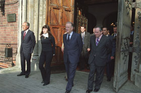 PORT02.JPG (20987 bytes)