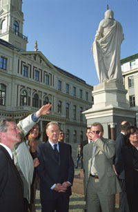 PORT05.JPG (23345 bytes)