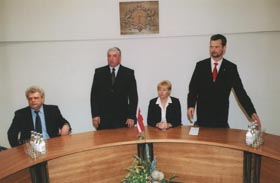 TIKS02.JPG (13411 bytes)