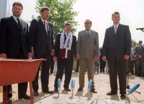 HOKEJS2.JPG (23630 bytes)