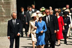 53370031.JPG (27176 bytes)