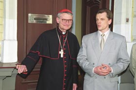 R2.JPG (18825 bytes)