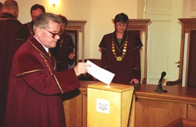 ST2.JPG (19631 bytes)