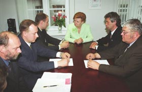 P07.JPG (20334 bytes)