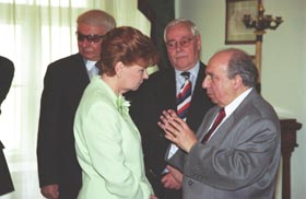 VK2.JPG (19774 bytes)