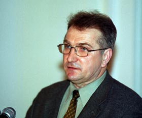 FELDMANIS.JPG (18681 bytes)