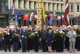 VIKE1.JPG (36079 bytes)