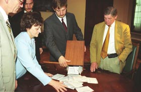 P04.JPG (22188 bytes)