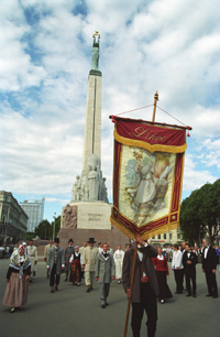 GAJ05.JPG (69221 bytes)