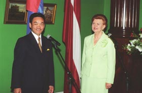 M01.JPG (18313 bytes)