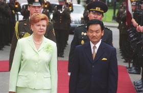 M03.JPG (20803 bytes)