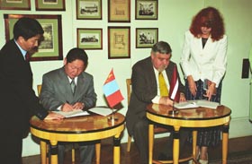 M07.JPG (25353 bytes)