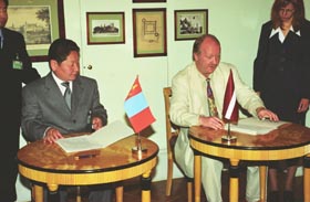 M08.JPG (24667 bytes)