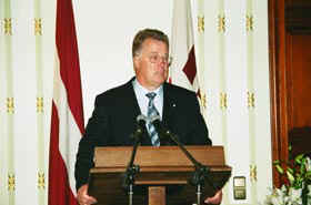 PR2.JPG (34382 bytes)