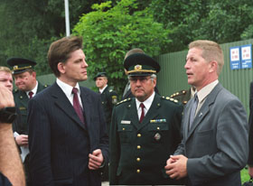 R10.JPG (24801 bytes)