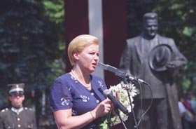 P13.JPG (19697 bytes)