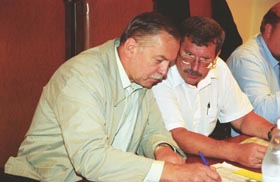 F1.JPG (16460 bytes)