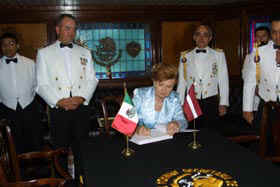 MEKSIKA.JPG (32558 bytes)