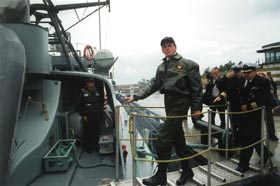 R11.JPG (21180 bytes)