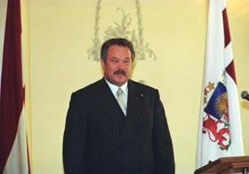 CERNAJS03.JPG (13343 bytes)