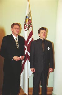 A3.JPG (17910 bytes)