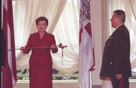 G02.JPG (19670 bytes)