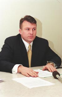 P02.JPG (16643 bytes)