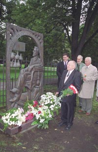 PIE1.JPG (27235 bytes)