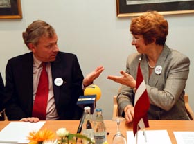 KALNIETE.JPG (23407 bytes)