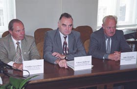 E2.JPG (18604 bytes)