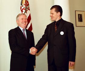 PATS1.JPG (18655 bytes)