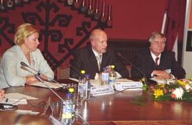 EP4.JPG (22843 bytes)