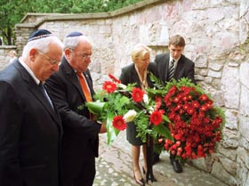 EBREJI2.JPG (29063 bytes)