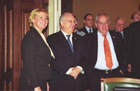 R2.JPG (19055 bytes)