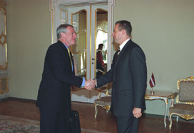 AU01.JPG (16375 bytes)