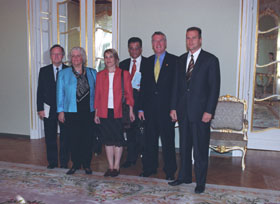 AU02.JPG (21357 bytes)