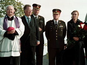 LESTENE3.JPG (23691 bytes)