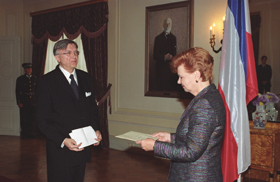 V01.JPG (51681 bytes)