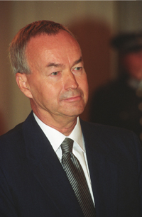 V04.JPG (47400 bytes)